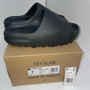 Yeezy Slide Onyx Size 7 men size 8 women NWT